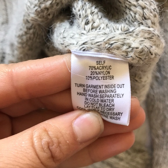 CABLE KNIT CROP SWEATER😍 - Picture 5 of 6